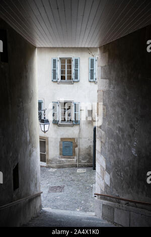 Durchgang mit Treppen, Genf Stockfoto