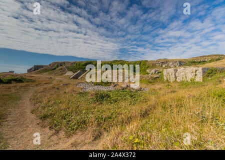 Die zerklüftete Küstenlinie zwischen Steinbruch und Winspit St aldhelm's Kopf auf dem South West Coast Path, Dorset, Großbritannien Stockfoto