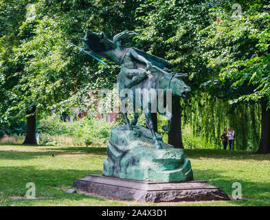 Bronzestatue einer Walküre von Stephan Schumann in Churchillparken, einem öffentlichen Park in Kopenhagen, Dänemark, Europa Stockfoto