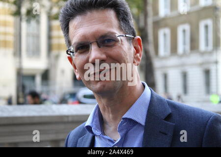 STEVE BAKER, ABGEORDNETER, BETRITT DIE DOWNING STREET, UM PREMIERMINISTER BORIS JOHNSON AM 16. OKTOBER 2019 ZU TREFFEN. BRITISCHE POLITIKER. STEVEN JOHN BAKER ABGEORDNETER DES WAHLKREISES WYCOMBE. VORSITZENDER DER EUROPÄISCHEN FORSCHUNGSGRUPPE. KONSERVATIVE PARTEI MPS. ERG. BERÜHMTE POLITIKER. RUSSELL MOORE PORTFOLIOSEITE. Stockfoto