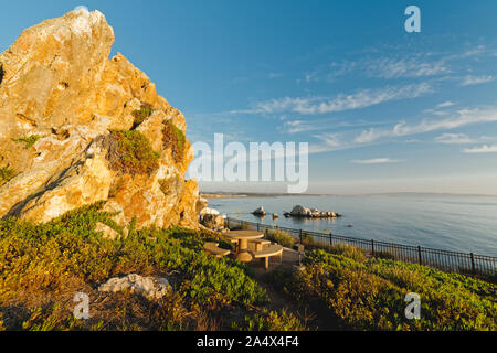 Cliff Zugang walkway an Shell Beach, Pismo Beach, Kalifornien Küste. Schöne Beleuchtung, goldene Stunde Stockfoto