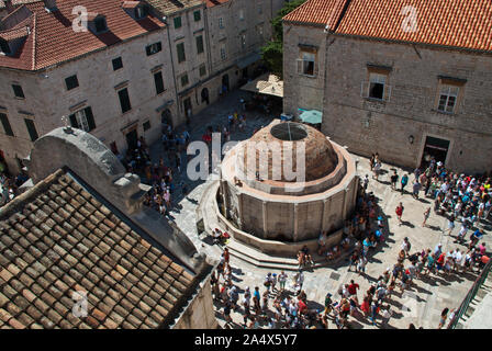 Dubrovnik Kroatien: Großer Onofrio-brunnen: in der Nähe von Pile steht der Große Onofrio Brunnen in der Mitte von einem kleinen Platz. Stockfoto