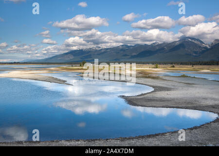 Ein Panorama von Kicking Horse Behälter und der Mission in den Bergen südlich von Polson, Montana. Stockfoto