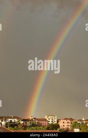 Atemberaubende Rainbow, Cuenca, Ecuador Stockfoto