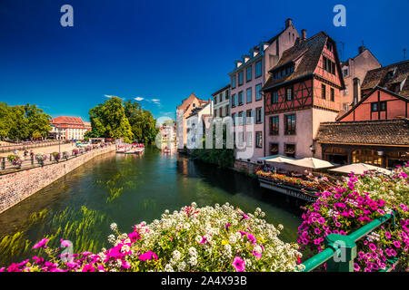 Straßburg, Frankreich - August 2019 - Altstadt von Straßburg Stadt mit bunten Häusern, Straßburg, Elsass, Frankreich, Europa.