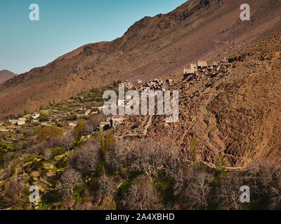 Blick auf den Hohen Atlas Mountain Village Tacheddirt in der Nähe von Ouarzazate in Marokko Afrika Stockfoto