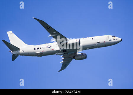 Okt 12, 2019 San Francisco/CA/USA - in der Nähe von Boeing P-8 Poseidon US Navy Flugzeug mitten im Flug; San Francisco Fleet Week Airshow; Stockfoto