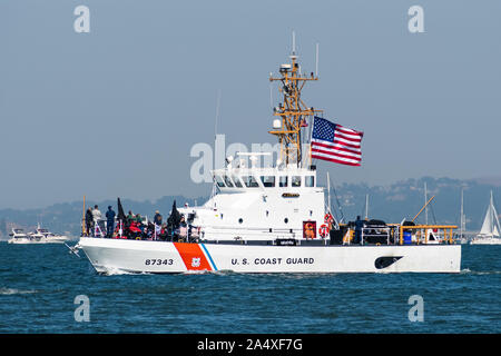 Okt 12, 2019 San Francisco/CA/USA - der US-Küstenwache Schiff Kreuzfahrt in der Bucht von San Francisco während der 39Th Fleet Week Stockfoto