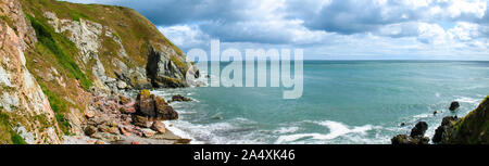 Schönen Panoramablick auf die Landschaft von Howth Head Klippen und Bay, County Dublin, Irland Stockfoto