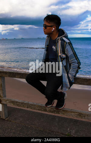Männliches Modell bei Aberdeen Strand 2019 Stockfoto