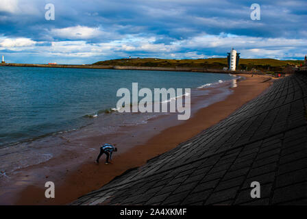 Männliches Modell bei Aberdeen Strand 2019 Stockfoto