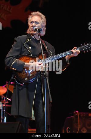 Hiawassee, GA, USA. 16 Okt, 2019. Gary Puckett auf der Bühne für Gary Puckett und Union Lücke im Konzert, Anderson Music Hall, Georgia Mountain Fairgrounds, Hiawassee, GA, 16. Oktober 2019. Credit: Derek Sturm/Everett Collection/Alamy leben Nachrichten Stockfoto