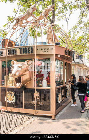 Bangkok, Thailand - 30. Januar 2019: Koreanische getränke Kiosk in Siam Square. Die Gegend ist sehr trendy und mit junger Thailänder. Stockfoto