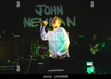 Oktober 16, 2019: Britische Soul/pop Artist, John Newman, führt an der Shepherds Bush O2 Academy in London auf seinem 2019 UK Comeback Tour (Credit Bild: © myles Wright/ZUMA Draht) Stockfoto