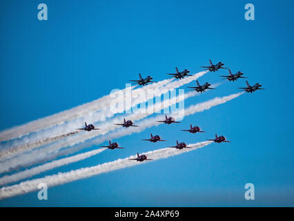 USAF Thunderbirds und RAF Rote Pfeil fliegen zusammen mit großen pazifischen Airshow 10.6.19 Stockfoto