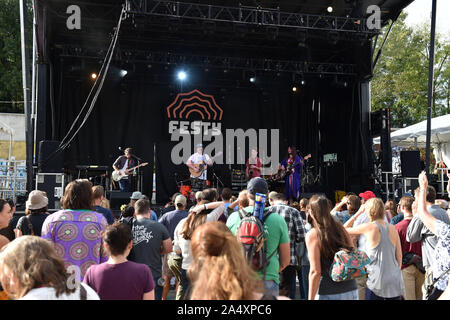 Oktober 12, 2019, Charlottesville, Virginia, USA: Festy bringt KENDALL STRASSE FIRMA zu lX Art Park in Charlottesville, Virginia am 12. Oktober 2019. Foto © Jeff Moore (Credit Bild: © Jeff Moore/ZUMA Draht) Stockfoto