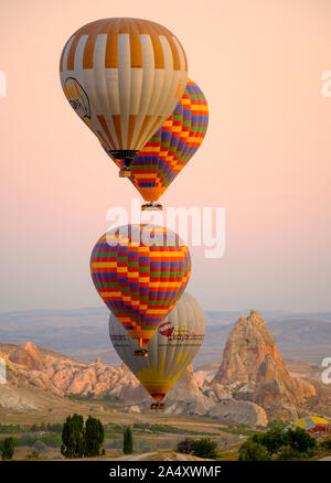 Heißluftballons, Göreme, Kappadokien, Türkei Stockfoto