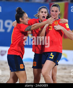 Doha, Katar. 16 Okt, 2019. Spieler aus Spanien Feiern während der Endrunde der Frauen beach Soccer an der 1.Welt ANOC Beach Games in Doha, der Hauptstadt von Katar, Okt. 16, 2019. Credit: Nikku/Xinhua/Alamy leben Nachrichten Stockfoto