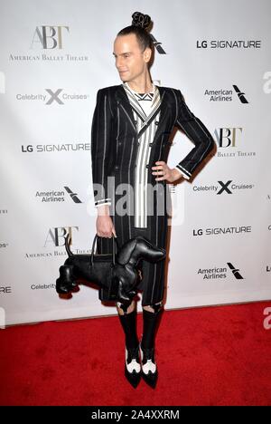 New York, NY, USA. 16 Okt, 2019. Jordan Roth in der Ankunftshalle für American Ballet Theatre fallen Gala, David H. Koch Theater im Lincoln Center, New York, NY 16. Oktober 2019. Credit: Kristin Callahan/Everett Collection/Alamy leben Nachrichten Stockfoto