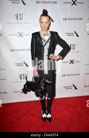 New York, NY, USA. 16 Okt, 2019. Jordan Roth in der Ankunftshalle für American Ballet Theatre fallen Gala, David H. Koch Theater im Lincoln Center, New York, NY 16. Oktober 2019. Credit: Kristin Callahan/Everett Collection/Alamy leben Nachrichten Stockfoto