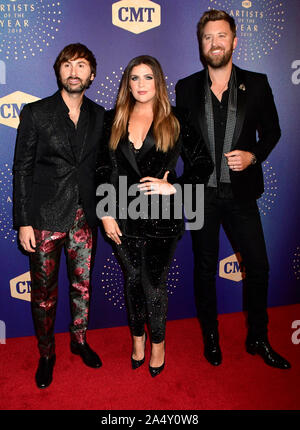 Nashville, Tennessee, USA. 16 Okt, 2019. Dave Haywood, Hillary Scott, Charles Kelley, Lady Antebellum. CMT 2019 Künstler des Jahres bei Schermerhorn Symphony Center. Photo Credit: Dara-Michelle Farr/AdMedia/MediaPunch Credit: MediaPunch Inc/Alamy leben Nachrichten Stockfoto