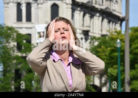Nach Blond Geschäftsfrau und Stress Stockfoto