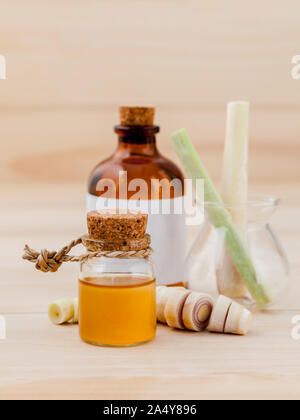 Natural Spa Zutaten Lemongras ätherisches Öl für alternative Medizin und Aromatherapie. Stockfoto