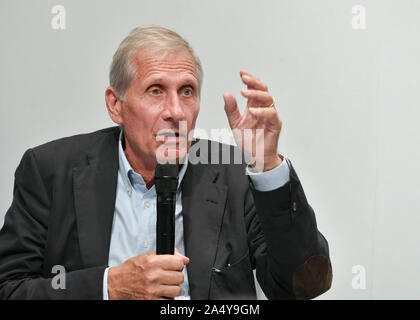 16. Oktober 2019, Hessen, Frankfurt/Main: Ulrich Wickert auf der Frankfurter Buchmesse. Foto: Jens Kalaene/dpa-Zentralbild/ZB Stockfoto