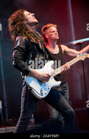 Väsbygruppen H.E.A.T. führt während der väsby Rock Festival. Upplands Vasby, Schweden. Stockfoto