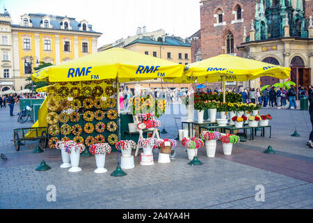 Flower Shop Verkauf für Touristen in den Mittelpunkt der Hauptplatz in der Altstadt von Krakau, Polen Stockfoto