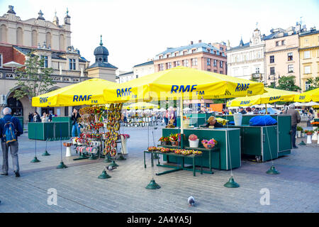 Flower Shop Verkauf für Touristen in den Mittelpunkt der Hauptplatz in der Altstadt von Krakau, Polen Stockfoto