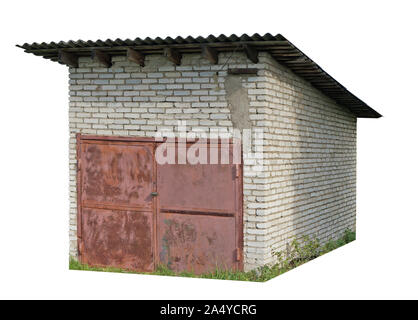 Eine ländliche kein Name selbstgebauten Schuppen garage aus weißem Kalksandziegeln. Auf weiß Isoliert Stockfoto