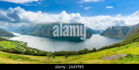 Panorama der Aurlandsfjord. Der Westen norwegischen Fjorde, Norwegen Stockfoto