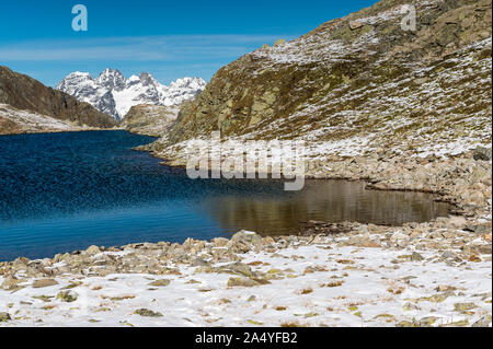 Lai dal Dragun mit Verstanclahorn Namen Macun Seeplatte Stockfoto