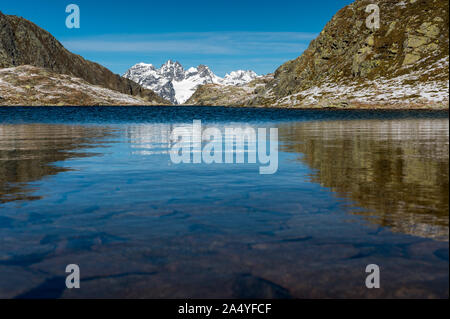 Lai dal Dragun mit Verstanclahorn Namen Macun Seeplatte Stockfoto