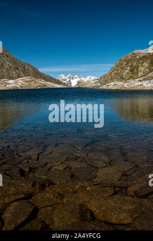 Lai dal Dragun mit Verstanclahorn Namen Macun Seeplatte Stockfoto
