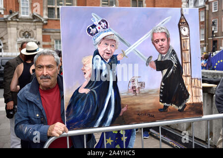 Kaya Mar mit einem seiner politischen Cartoons dipicting die Königin und John Bercow - Sprecher des Unterhauses - in Konflikt, auf College Green, Wes Stockfoto