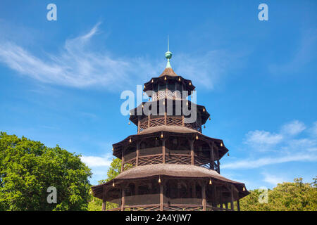 Chinesischen Turm im Englischen Garten, München Deutschland Stockfoto