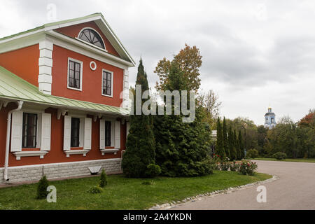 Moskau, Russland, 30.09.2019. Park Tsaritsyno. Schöne Gotische architektonischen Komplex im Süden von Moskau mit einem Schloss, Museen und einem großen Park fo Stockfoto
