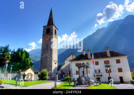 Italien, Piemont, Crodo, Santo Stefano Kirche Glockenturm Stockfoto