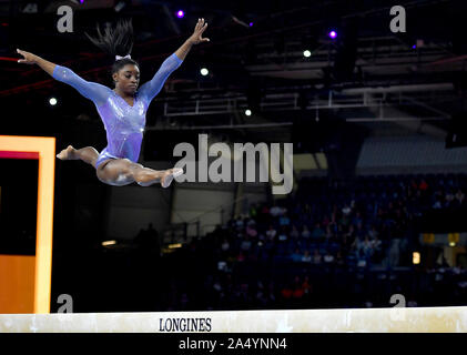 Stuttgart (GER) vom 13. Oktober 2019 49. Turnen wm-BILD. Apparate Schwebebalken endgültige Simone Biles (USA) Foto Simone Ferraro Stockfoto