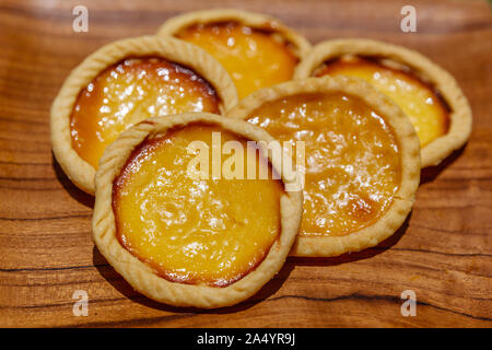 Pie Susu oder Balinesischen Milch Pie, beliebter Snack in Bali, Indonesien. Stockfoto