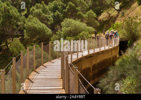 Caminito del Rey Einrichtungen aktiviert für Abenteuer Wanderer. Malaga, Andalusien, Spanien. April Oct 2017 Stockfoto
