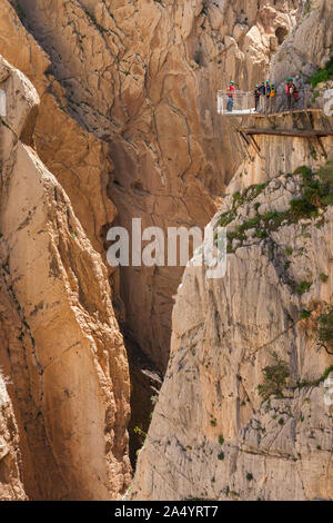 Caminito del Rey Einrichtungen aktiviert für Abenteuer Wanderer. Malaga, Andalusien, Spanien. April Oct 2017 Stockfoto