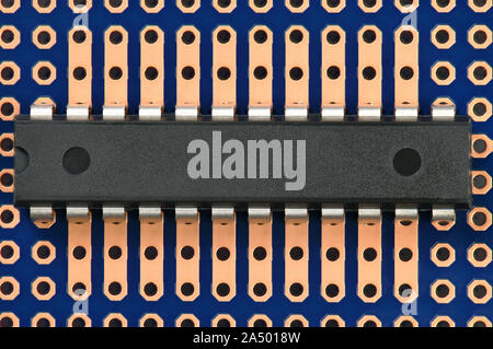 Leiterplatte und Microchip closeup - elektronische Komponente für digitale Geräte, Konzept für die Entwicklung der elektrischen Stromkreise des Steuergeräts Stockfoto