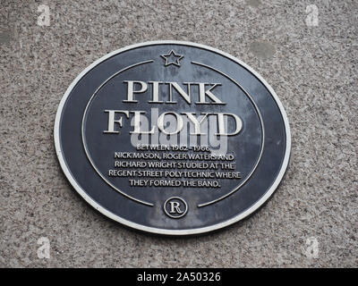 LONDON, GROSSBRITANNIEN - ca. September 2019: Pink Floyd Plakette an der Regent Street Polytechnic, wo Sie studierte und gründeten die Band Stockfoto