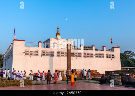 Heilige Maya Devi Tempel und Ashoka Säule in Lumbini. Stockfoto