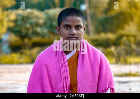 Portrait einer jungen buddhistischen Mönch in Lumbini, Nepal Stockfoto