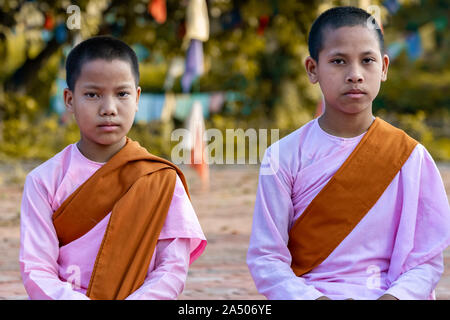 Portrait einer jungen buddhistischen Mönch in Lumbini, Nepal Stockfoto