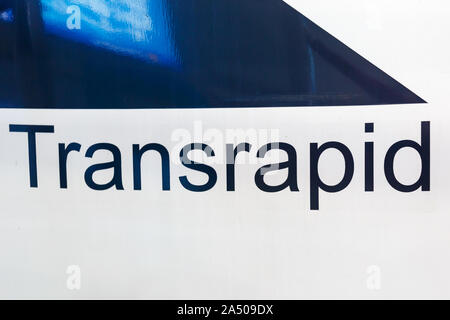 Shanghai, China - 27. September 2019: Logo der Shanghai Maglev Transrapid Magnetschwebebahn in China. Stockfoto